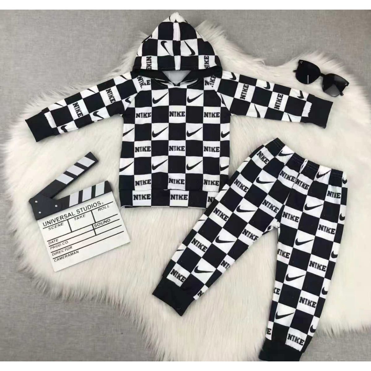 B/W checker set